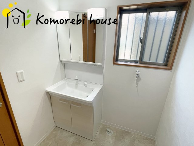 さいたま市北区日進町　中古一戸建て　の独立洗面台|独立洗面台あり、毎朝おしゃれに忙しい女性の方におすすめです