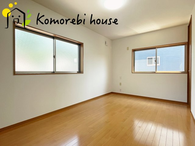 さいたま市北区日進町　中古一戸建て　の寝室|広くて明るい寝室