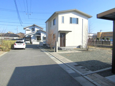 【前面道路含む現地写真】 | 【積水ハウス施工】甲斐市大下条 | 前面道路含む現地写真です