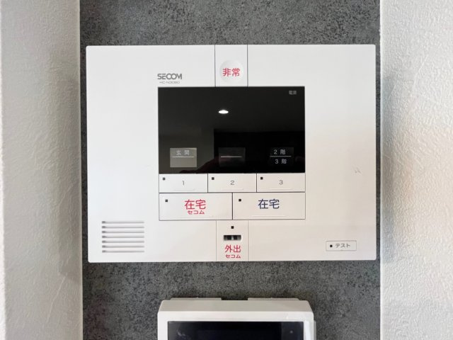 練馬区豊玉南1丁目 全2棟 B号棟の駐車場|B号棟カースペース
大切なお車を雨風から守るビルトインガレージ
EVコンセント、防水コンセント装備しています