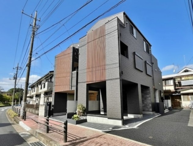 練馬区豊玉南1丁目 全2棟 B号棟の外観|東側道路側から撮影
東南角地の整形地に誕生した奥行きのある邸宅です
駐車スペース2台可能
建物面積135.45㎡のゆとりの家が誕生しました	