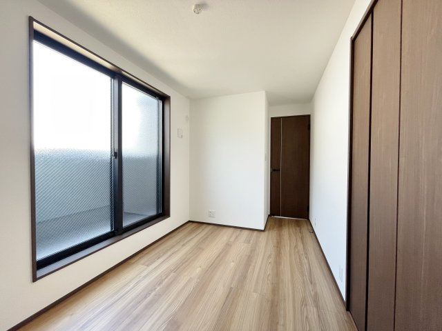 練馬区豊玉南1丁目 全2棟 B号棟の浴室|足を伸ばしてゆっくりと浸かることのできる浴室には浴室TVを完備
移動可能なマグネットタイプミラー付き
リラックスタイムに嬉しい仕様です♪(B号棟)