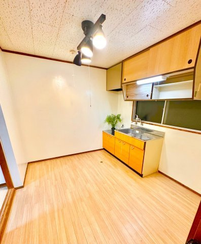 売りアパート（収益物件）２棟のダイニング|シックスマイブリッジ