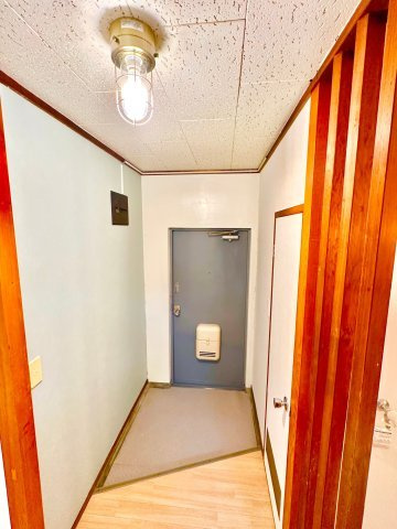 売りアパート（収益物件）２棟の玄関|シックスマイブリッジ