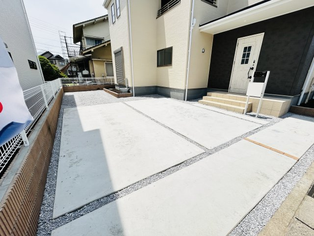 新築　高崎市江木町第5　Livele Garden.S　１号棟の駐車場|現地写真　駐車スペースは並列2台分可能です！

