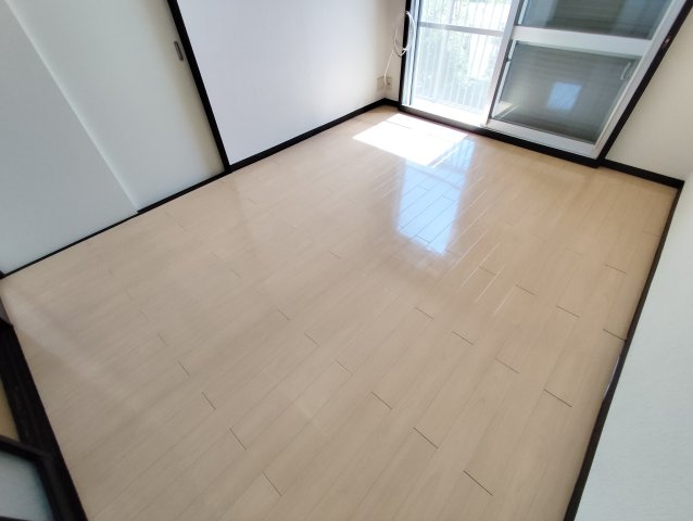 グローバルハウスの洋室