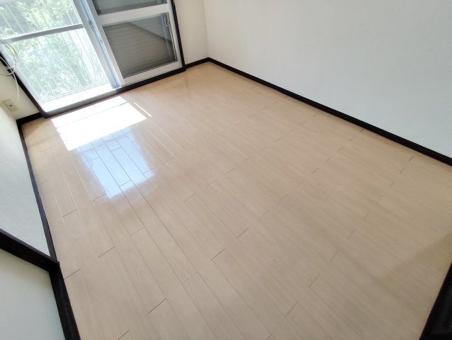 グローバルハウスの洋室