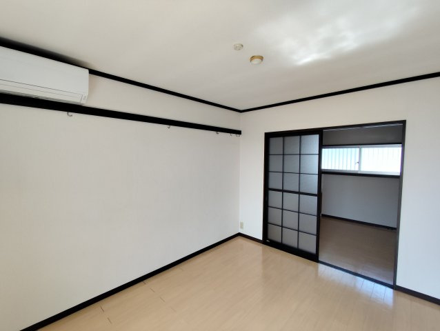 グローバルハウスの洋室