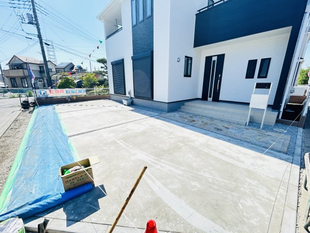 新築　高崎市江木町第5　Livele Garden.S　2号棟の駐車場|現地写真　駐車スペースは並列3台分可能です！
