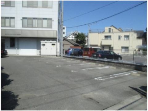 桜町五丁目ビルの駐車場