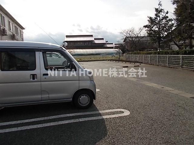 メゾン　パストラルＡの駐車場|敷地内に駐車場も完備◎