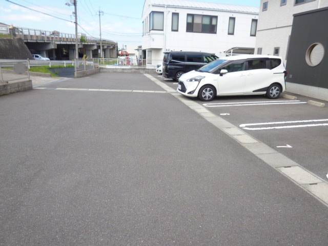 アイリスの駐車場