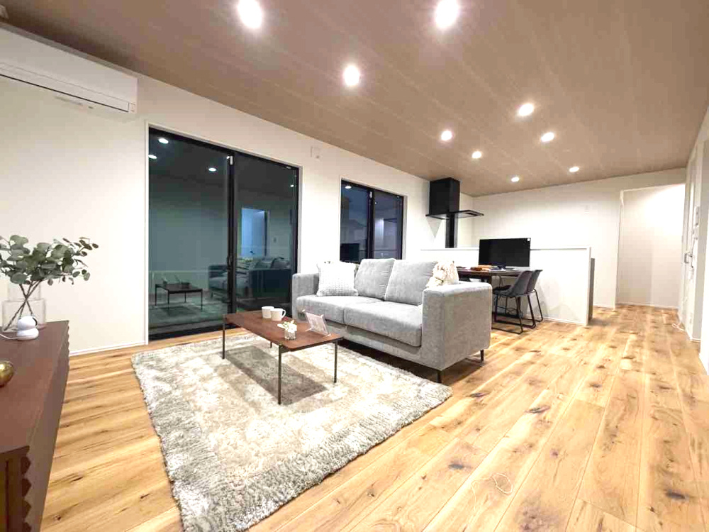 かすみケ丘東の収納|広々とした玄関に収納力の高いのシューズインクローゼットをプラス。すっきりと整った空間でお出迎え！