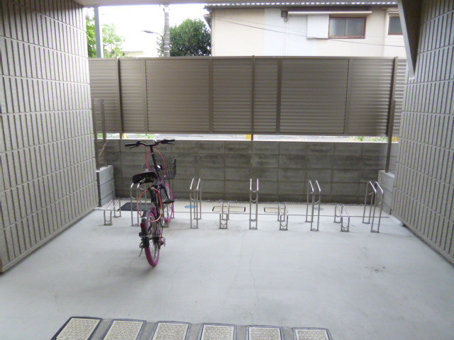 グランシャリオ目白のその他共用部分|★雨に濡れない駐輪スペース★
