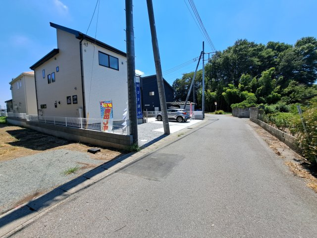 新築　太田市由良町第11　Livele Garden.S　１号棟の前面道路含む現地写真|現地写真　西側接道幅員約5.2ｍ