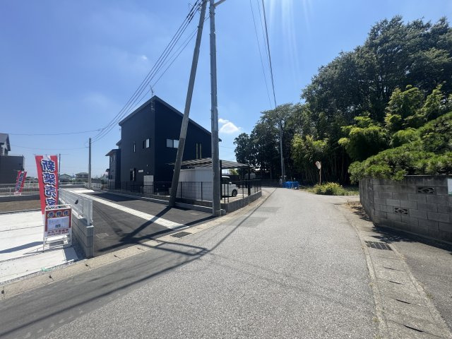 新築　太田市由良町第11　Livele Garden.S　2号棟の前面道路含む現地写真|現地写真　西側接道幅員約5.2ｍ