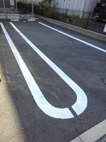 ロータス南島田Ａの駐車場|駐車場があるので、車を買う予定の方も安心です