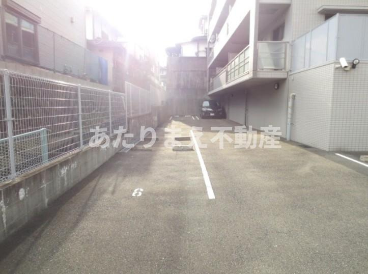 福岡市東区若宮４丁目の賃貸マンションの駐車場