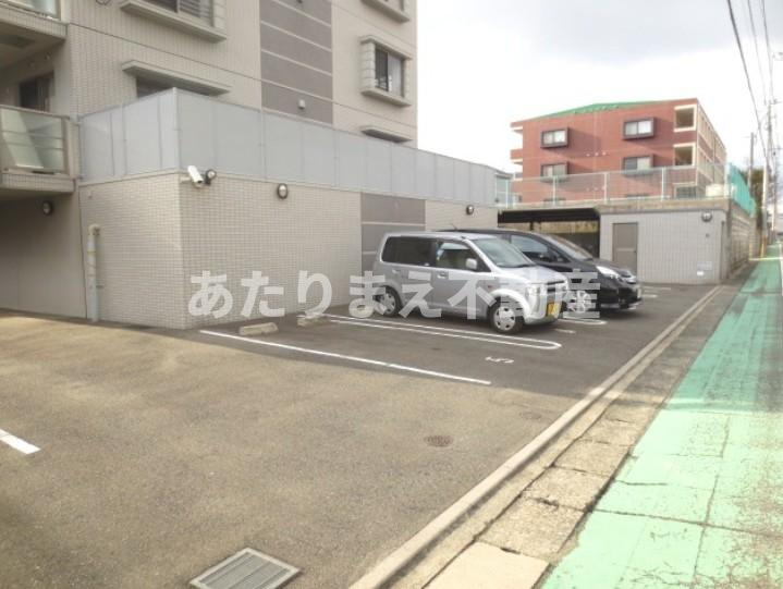 福岡市東区若宮４丁目の賃貸マンションの駐車場