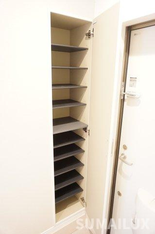 modern palazzo光の森の玄関