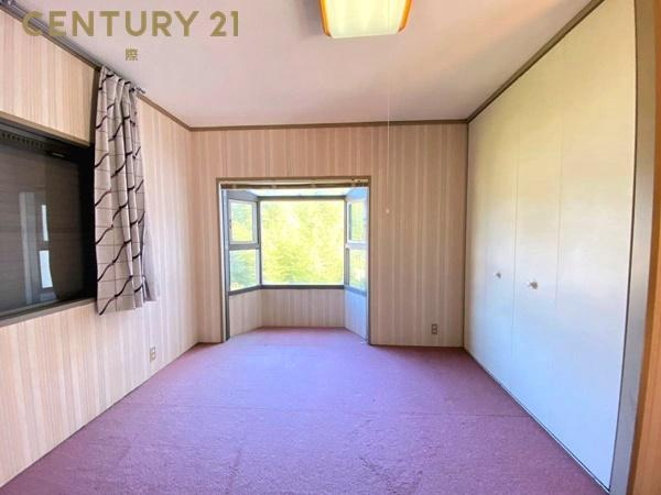 和歌山市毛見中古戸建の洋室|出窓のあるお部屋