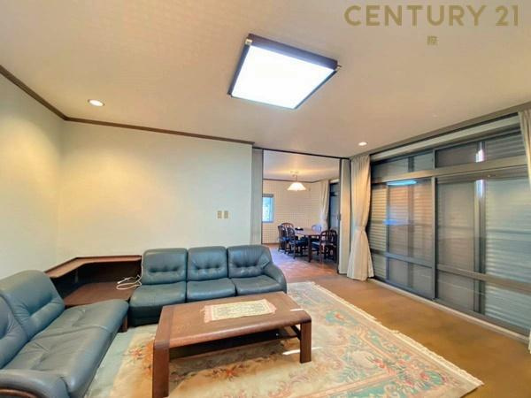 和歌山市毛見中古戸建の居間・リビング|【リビング】
広々LDK！家族が増えても住み続けられるお家です