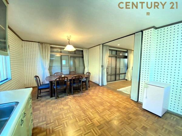 和歌山市毛見中古戸建のキッチン|【キッチン】
ダイニングテーブルを設置しても余裕があります