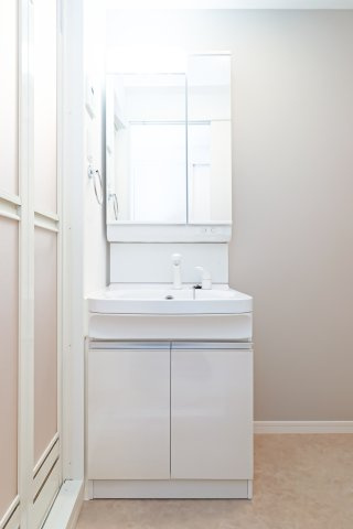 アルファシオ　ミラーニ　13階の洗面所|別号室のものです。現状優先になります。