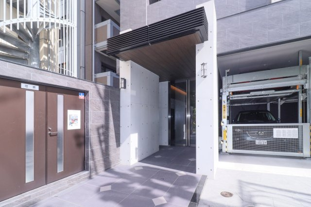 アルファシオ　ミラーニ　13階のエントランス