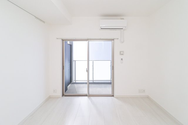 アルファシオ　ミラーニ　13階の居間・リビング|別号室のものです。現状優先になります。
※実際には出窓がございます。