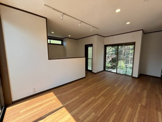 【居間・リビング】 | 高槻市塚原3丁目　中古戸建