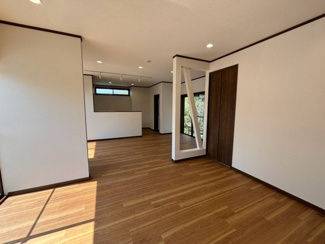 【居間・リビング】 | 高槻市塚原3丁目　中古戸建