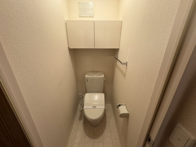 エミネンスコートのトイレ|シャワー付暖房便座