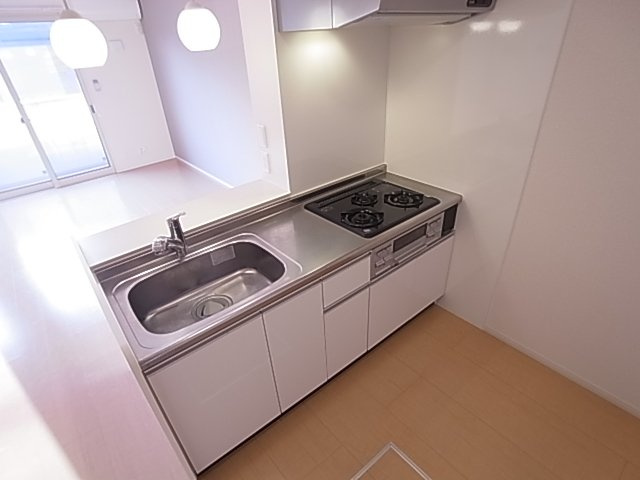 神戸市長田区大塚町９丁目のアパートのキッチン|システムキッチン（ガス3口）