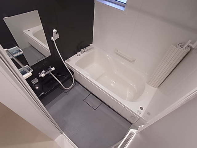 神戸市長田区大塚町９丁目のアパートの浴室|追い焚き機能付き