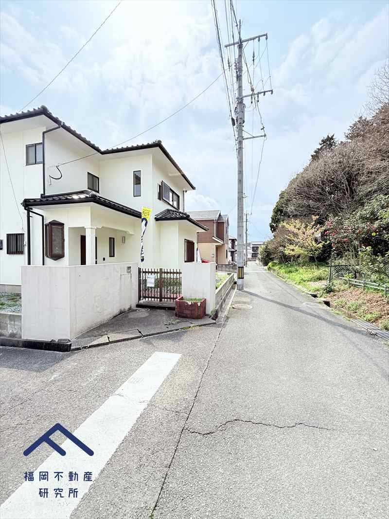 宗像市ひかりヶ丘４丁目　戸建ての前面道路含む現地写真