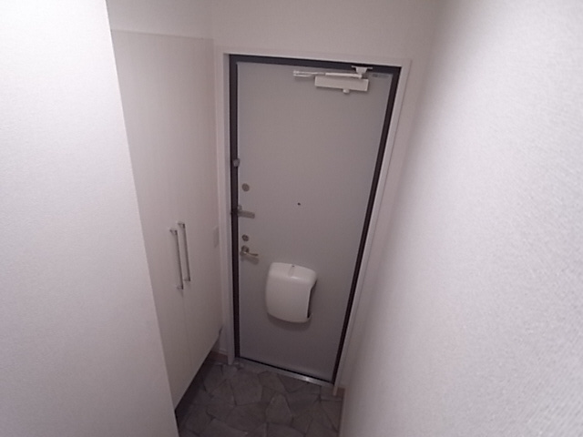神戸市北区鈴蘭台東町３丁目のアパートの玄関|玄関（シューズボックス付）