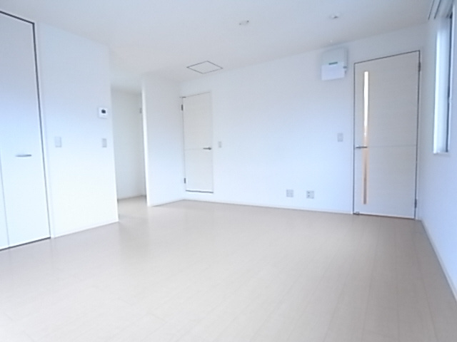 神戸市北区鈴蘭台東町３丁目のアパートの居間・リビング|室内（エアコン付）