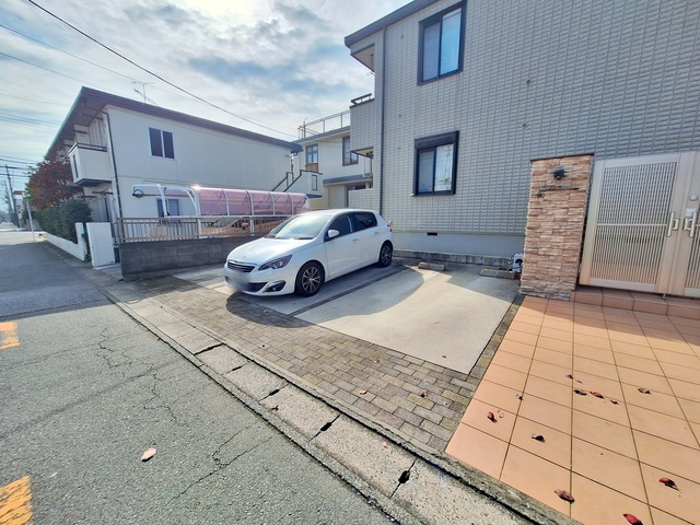 プレジオ東川口の駐車場