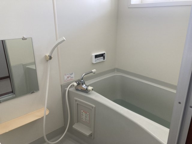ハイツ新山の浴室