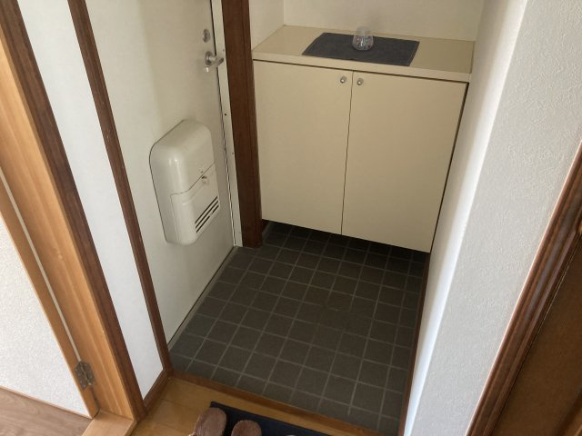 ハイツ新山の玄関