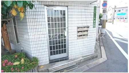 コマツビルのエントランス|毎日通るエントランスはこのようになっています