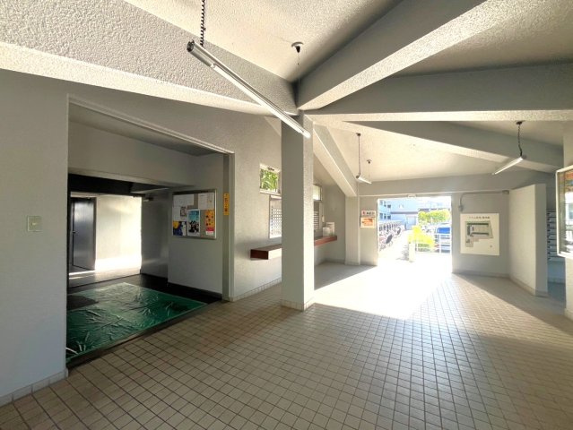 中書島駅徒歩１６分◆リフォーム済みの南向きピカピカ２ＬＤＫ住戸◆リビング広々２０帖◆ハイム伏見A棟のその他共用部分|エントランスホール