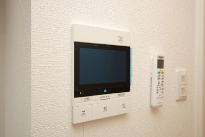 【セキュリティ】 | セレニテ阿波座ミラク | モニター付きインターホンです