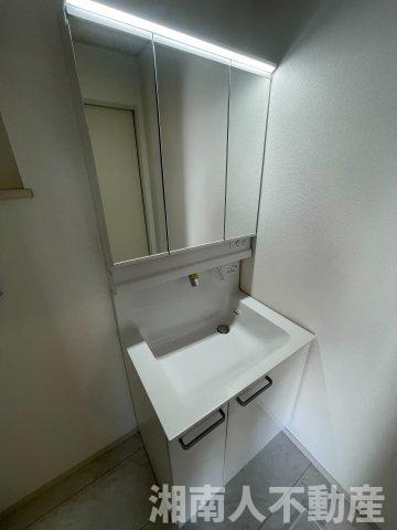 茅ヶ崎市今宿 戸建の独立洗面台|独立洗面台で身支度をすべて済ませてしまいましょう