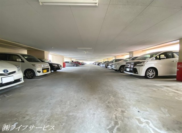 【駐車場】 | ファミール北大阪リバーサイド | 敷地内駐車場