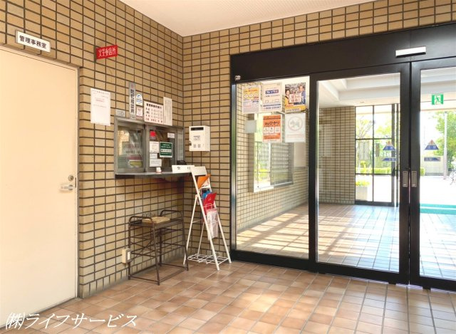 【エントランス】 | ファミール北大阪リバーサイド | 管理人室