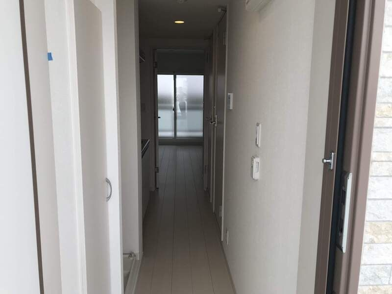 リブリ・ラヴィアンローズ・国立 の玄関