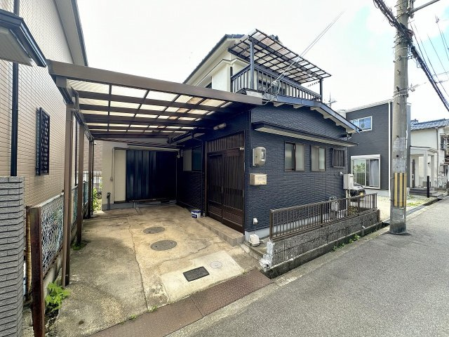 大和高田市甘田町の一戸建ての駐車場