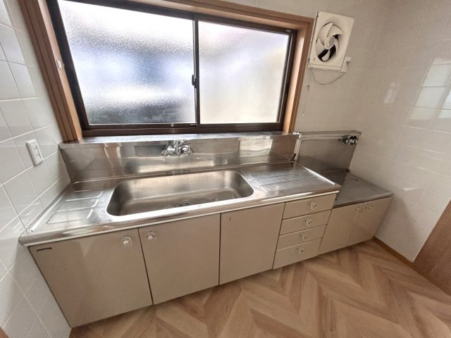 大和高田市甘田町の一戸建てのキッチン